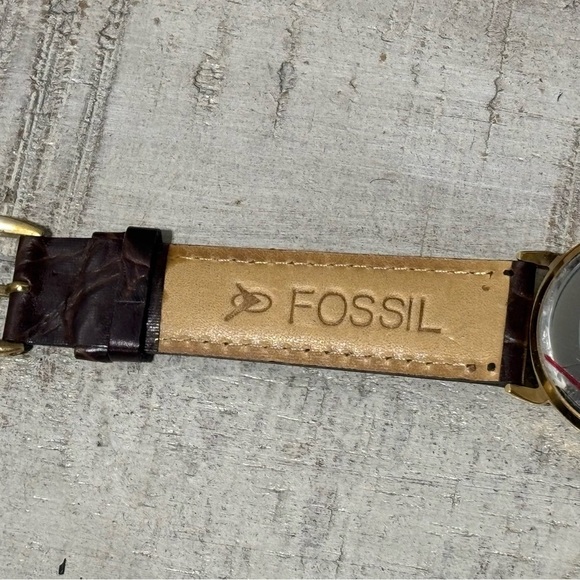 New Vintage❤️Fossil TM-6253 90’s Ladies Watch in Tin - Picture 4 of 8